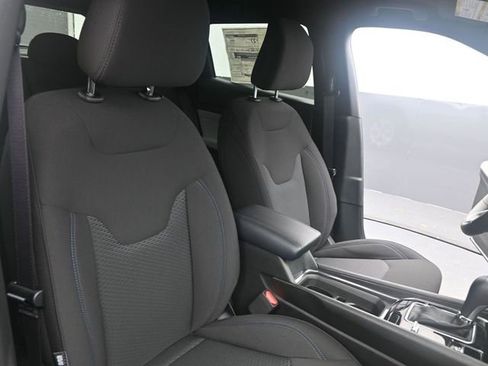 Used 2025 Jeep Compass Sport w/ Mopar Graphics Package AWD/4WD image 13