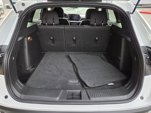 Used 2024 Chevrolet Trax RS w/ Sunroof Package image 14