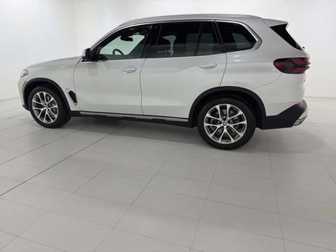 Certified 2024 BMW X5 xDrive40i w/ Premium Package AWD/4WD image 2