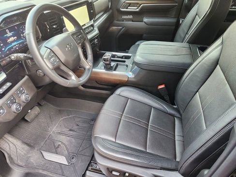 Used 2025 Chevrolet Silverado 1500 High Country w/ High Country Premium Package image 4