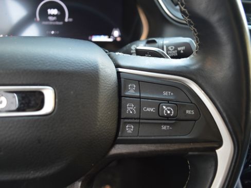 Used 2022 Jeep Grand Cherokee L Limited image 19