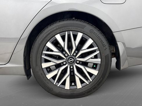 Used 2023 Nissan Altima 2.5 SV FWD image 14