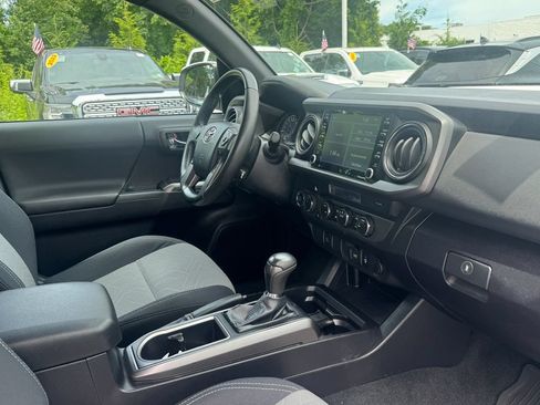 Used 2021 Toyota Tacoma TRD Sport AWD/4WD image 27