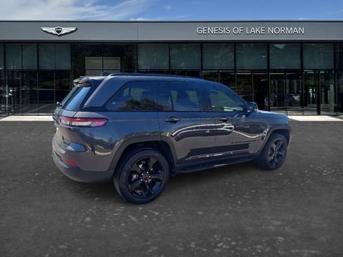 Used 2024 Jeep Grand Cherokee Limited w/ Black Appearance Package AWD/4WD image 5