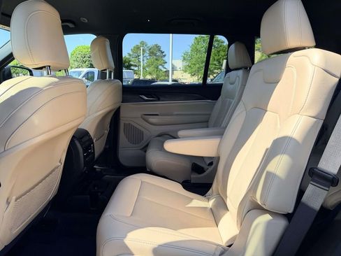 Used 2023 Jeep Grand Cherokee L Limited image 16