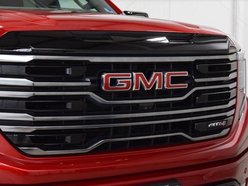 Used 2025 GMC Sierra 1500 AT4 w/ AT4 Premium Package AWD/4WD image 10