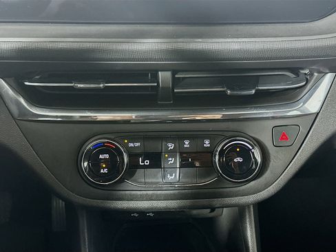 Used 2025 Buick Envista Preferred image 23