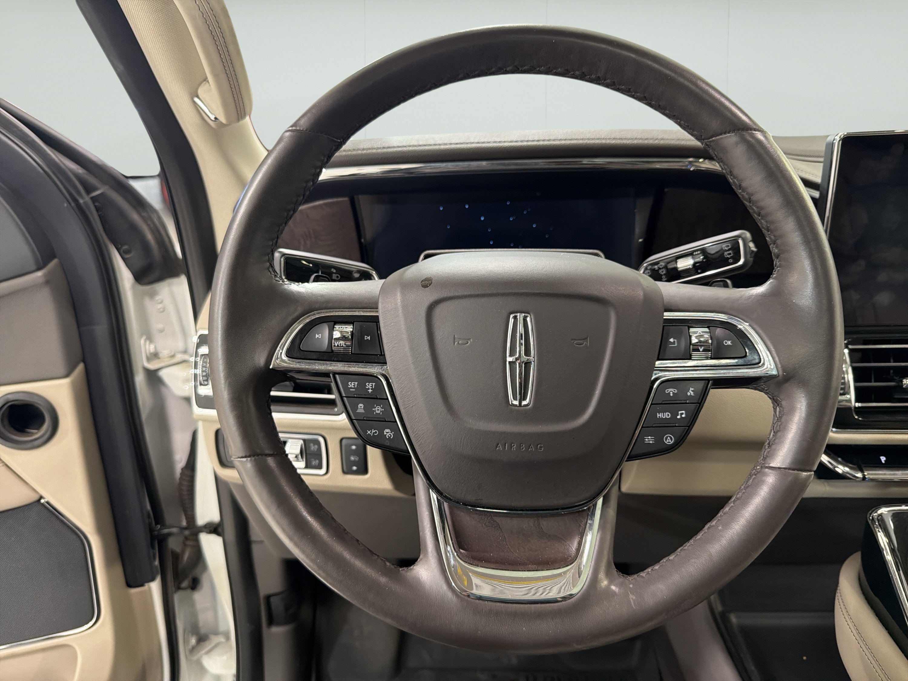 Used 2023 Lincoln Navigator Reserve AWD/4WD image 17