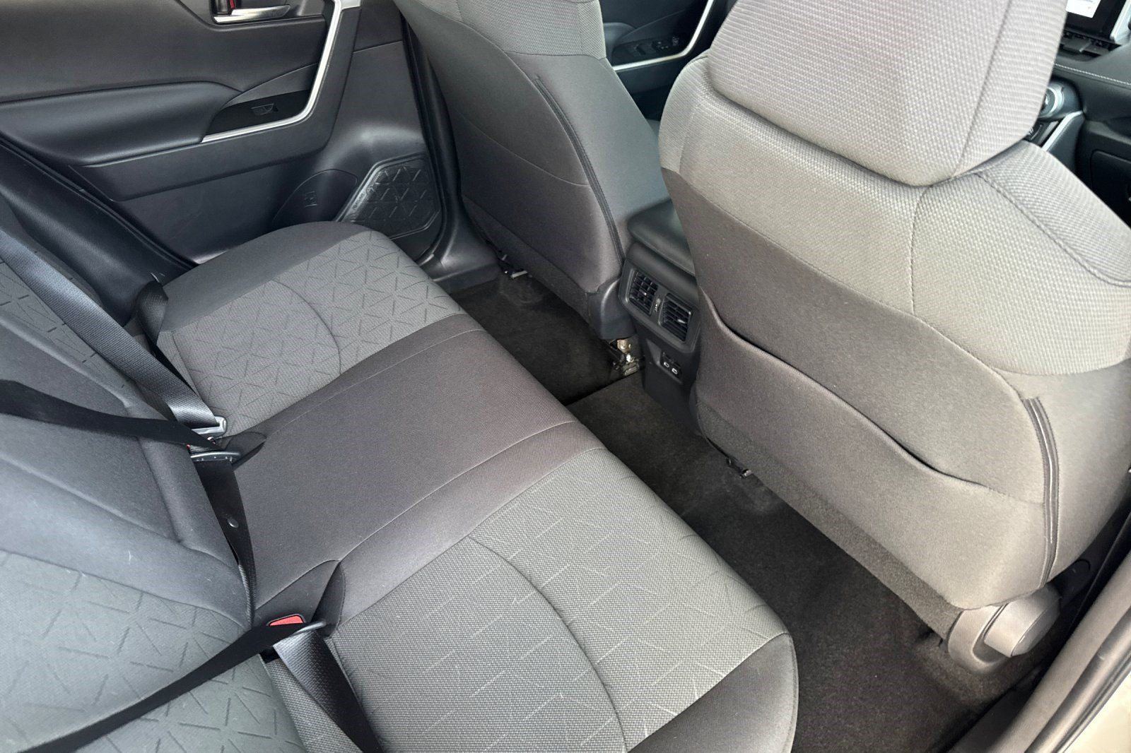 Used 2023 Toyota RAV4 XLE w/ Convenience Package FWD image 31