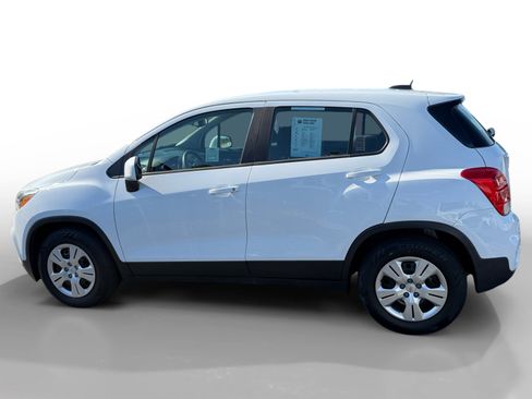 Used 2017 Chevrolet Trax LS FWD image 2