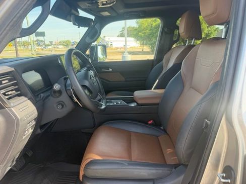 Used 2024 Lexus GX 550 w/ Accessory Package (2T) image 12