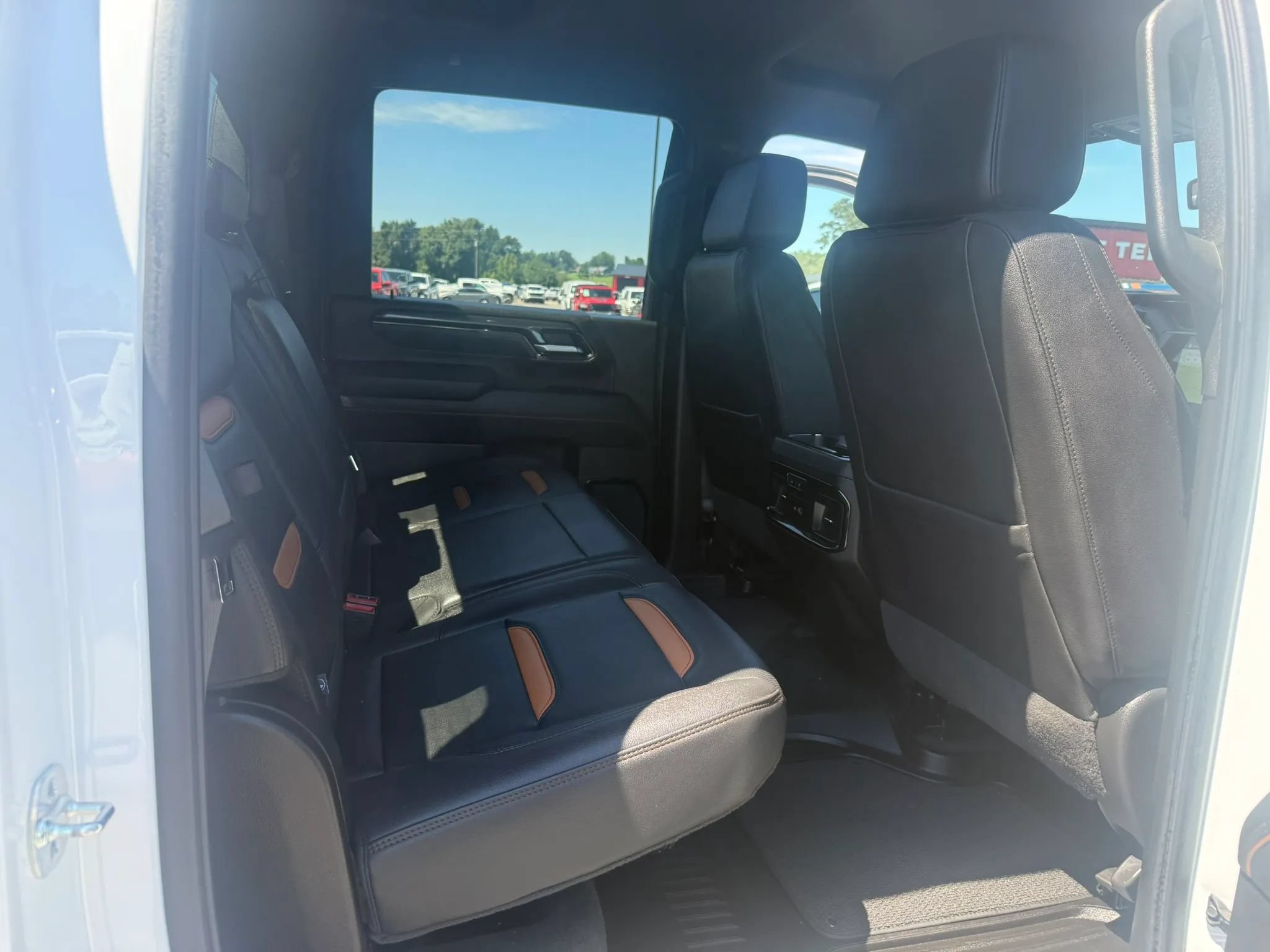 Used 2025 GMC Sierra 2500 AT4 AWD/4WD image 17