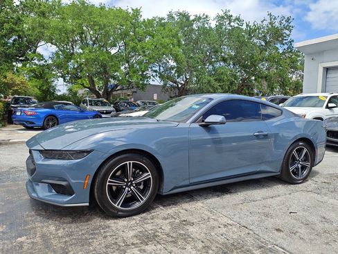 Used 2025 Ford Mustang Coupe RWD image 4