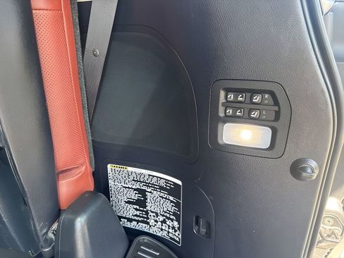 Used 2020 Lexus LX 570 4WD w/ Luxury Package image 30