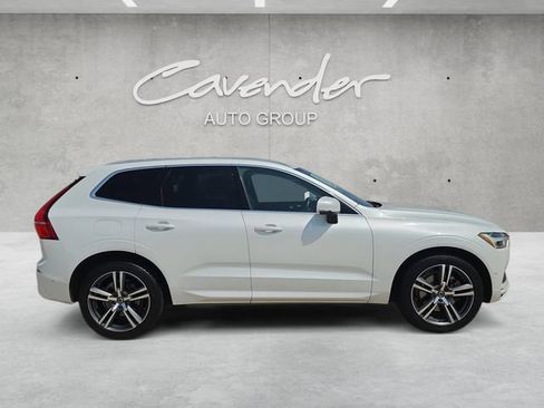 Used 2018 Volvo XC60 T6 Momentum w/ Vision Package AWD/4WD image 17