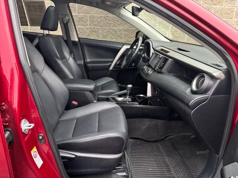 Used 2018 Toyota RAV4 Limited image 12