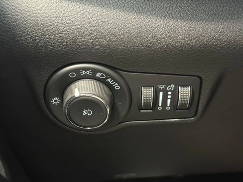 Used 2024 Jeep Compass Latitude AWD/4WD image 32