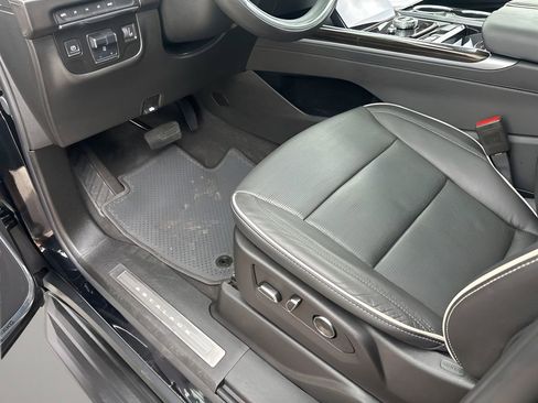 Used 2025 Cadillac Escalade Premium Luxury image 28