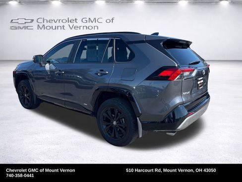Used 2024 Toyota RAV4 SE w/ Convenience Package AWD/4WD image 3