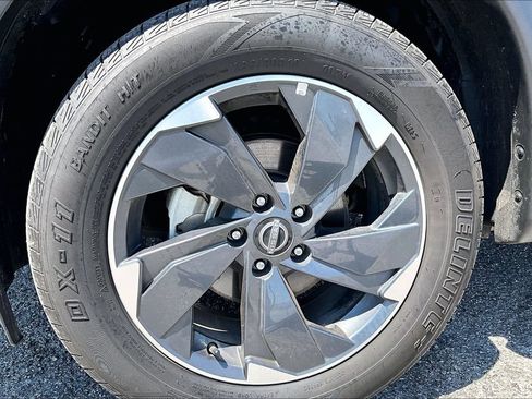 Used 2024 Nissan Rogue SV AWD/4WD image 9