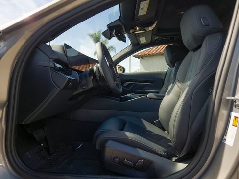 Used 2025 BMW 530i image 8