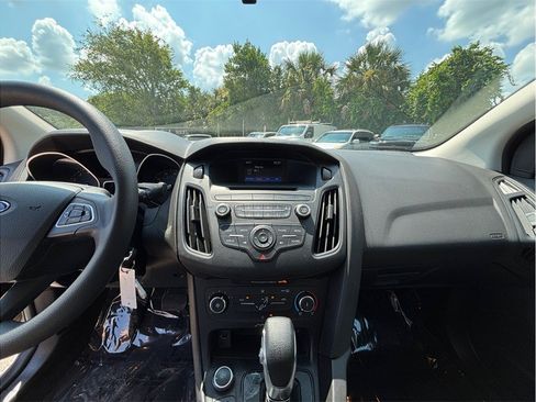 Used 2017 Ford Focus SE FWD image 11