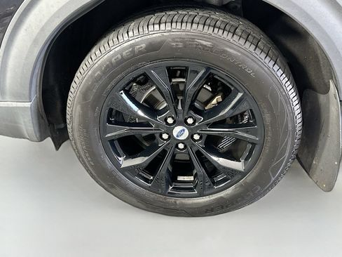 Used 2021 Ford Explorer XLT w/ Equipment Group 202A AWD/4WD image 35