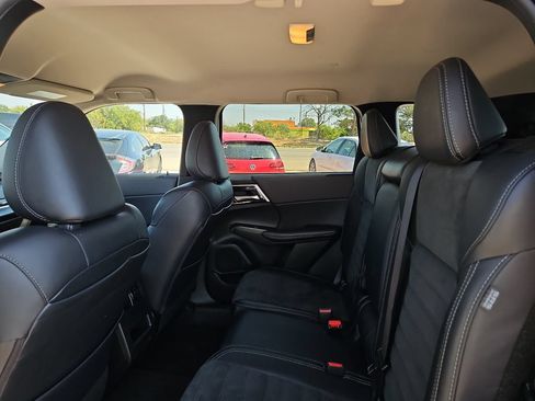 Used 2024 Mitsubishi Outlander SE FWD image 16