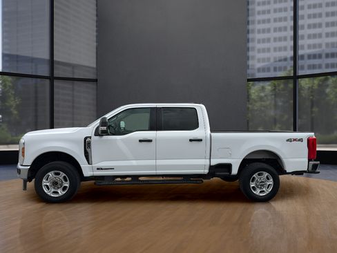 Used 2025 Ford F250 XLT AWD/4WD image 12