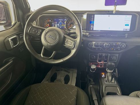 Used 2024 Jeep Gladiator Mojave w/ Technology Group AWD/4WD image 27