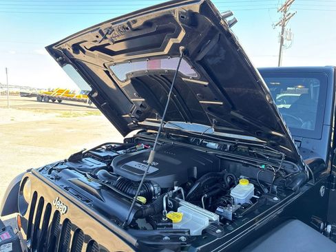 Used 2012 Jeep Wrangler Unlimited Rubicon w/ Connectivity Group image 61