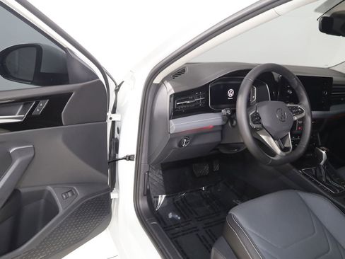 Used 2025 Volkswagen Jetta SEL FWD image 46