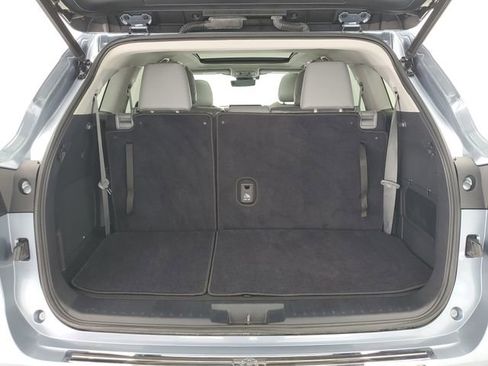 Used 2023 Toyota Highlander Platinum image 10