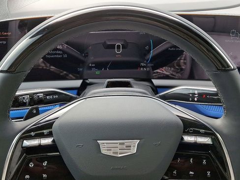 New 2026 Cadillac Optiq Luxury 1 image 9