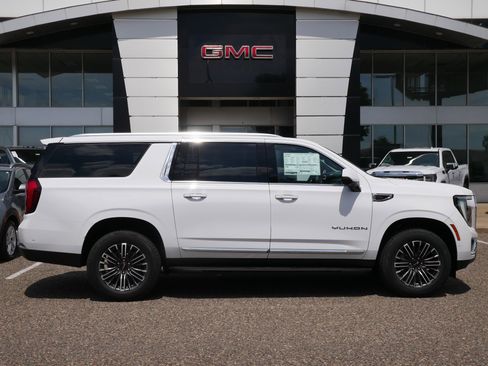 New 2026 GMC Yukon XL Elevation w/ Elevation Premium Package AWD/4WD image 2