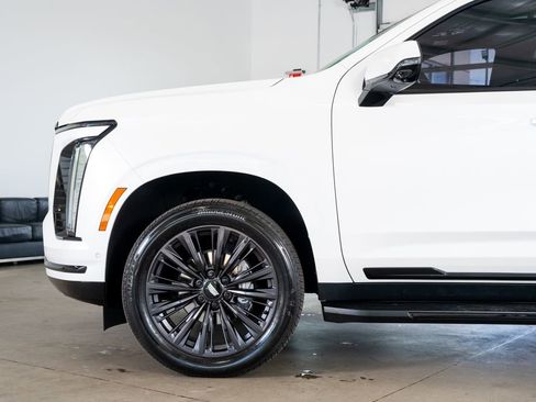Used 2025 Cadillac Escalade ESV Sport w/ LPO, ONYX Package AWD/4WD image 9