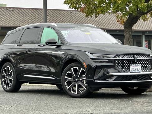 Used 2024 Lincoln Nautilus Reserve w/ Equipment Group 202A image 2