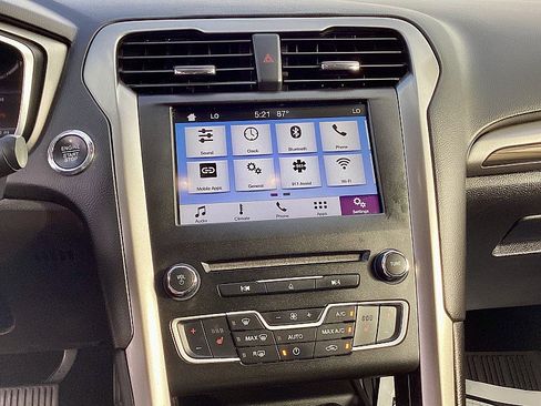 Used 2018 Ford Fusion Energi SE image 13