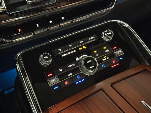 Used 2021 Lincoln Navigator Reserve w/ Luxury Package AWD/4WD image 46