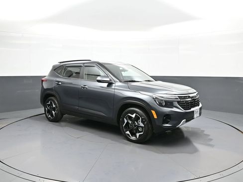 Used 2025 Kia Seltos S AWD/4WD image 4