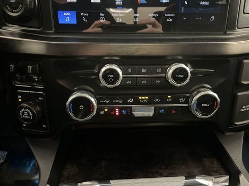 Used 2024 Ford F250 Lariat w/ Lariat Ultimate Package AWD/4WD image 12