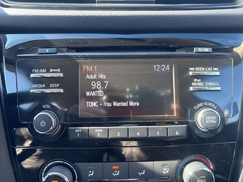 Used 2017 Nissan Rogue S image 16