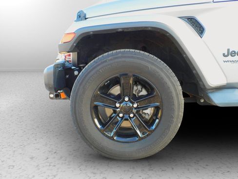 Used 2020 Jeep Wrangler Unlimited Sahara image 11