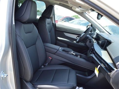 New 2025 Nissan Murano SL image 13