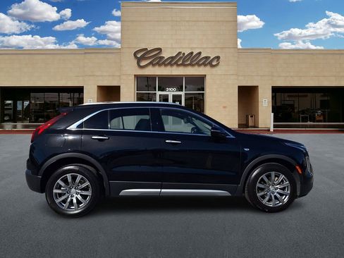 Used 2023 Cadillac XT4 Premium Luxury image 2