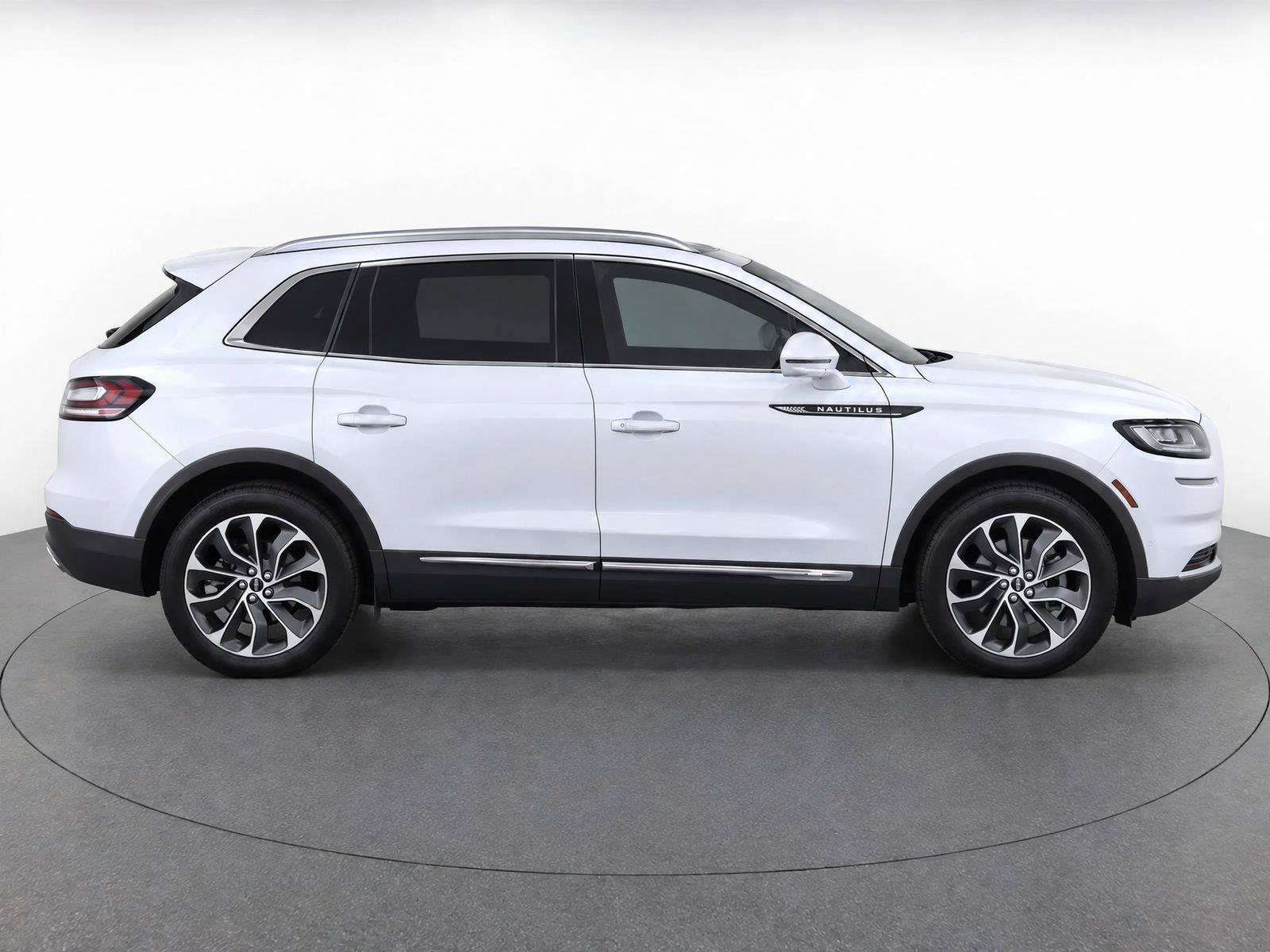 Used 2021 Lincoln Nautilus Reserve w/ Equipment Group 201A FWD image 8