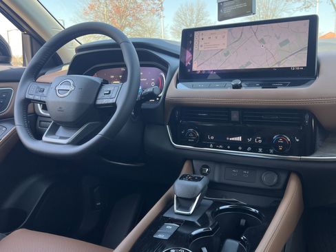New 2026 Nissan Rogue Platinum AWD/4WD image 3