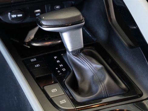 Used 2025 Hyundai Elantra Limited image 23