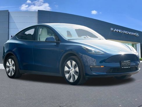 Used 2023 Tesla Model Y Long Range AWD/4WD image 3