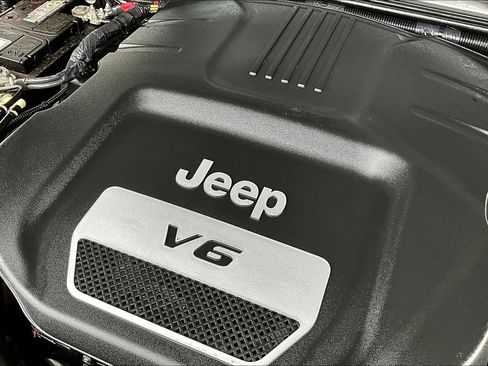 Used 2016 Jeep Wrangler Unlimited Sahara w/ Connectivity Group image 34